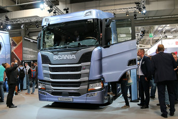 斯堪尼亚 新R系列重卡 410马力 4X2 牵引车(型号R410)