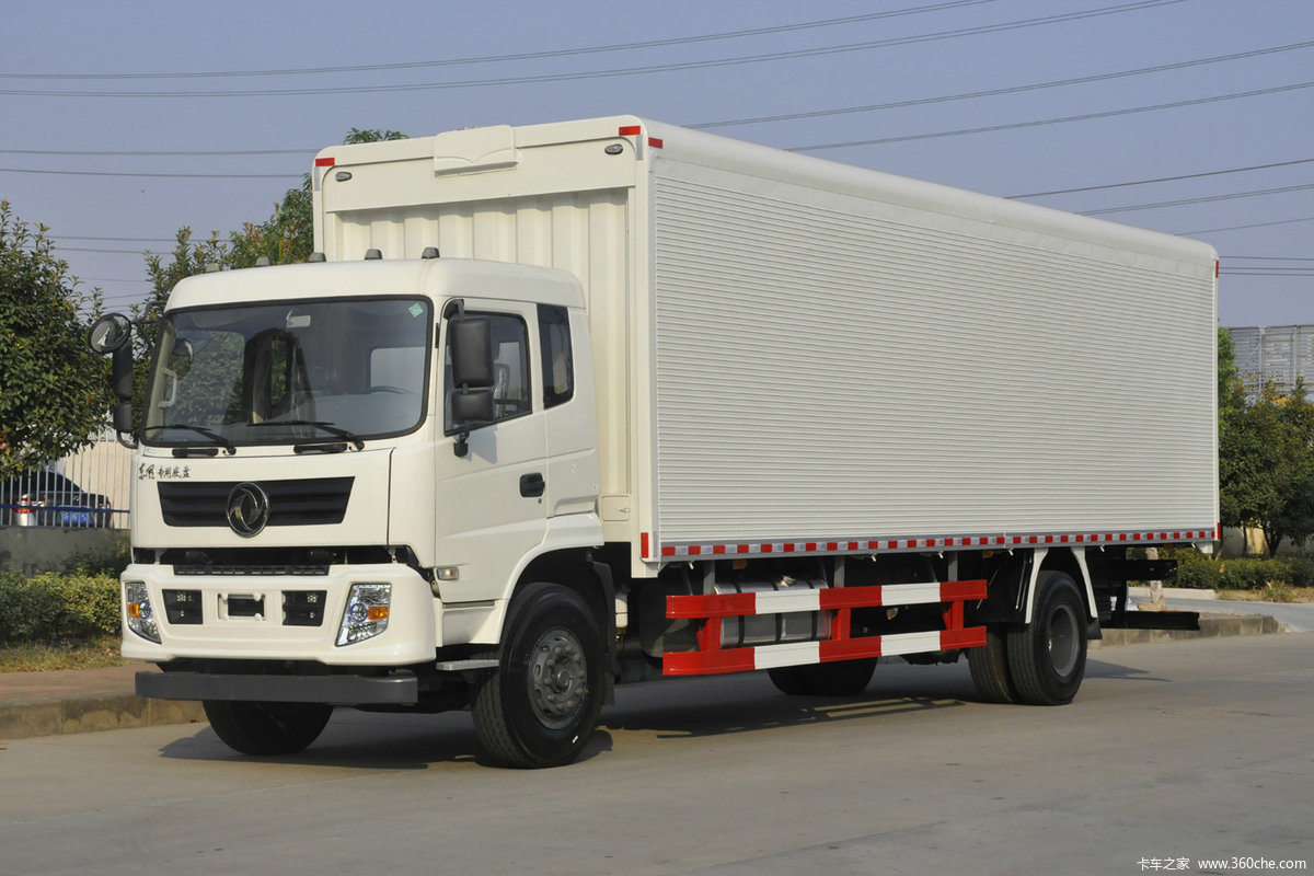 东风新疆 专底系列 210马力 4X2 9.6米厢式载货车