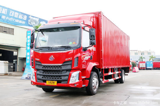 东风柳汽 新乘龙M3中卡 180马力 4X2 7.7米排