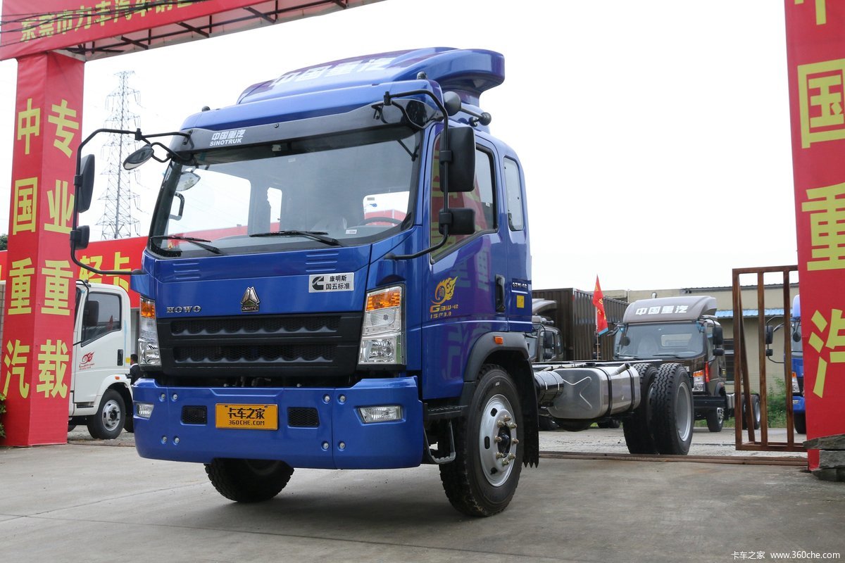 中国重汽HOWO 统帅 154马力 5.2米排半厢式载货车底盘