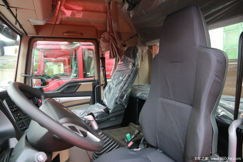 中国重汽 howo t5g重卡 340马力 4x2牵引车(zz4187n361ge1) 驾驶室