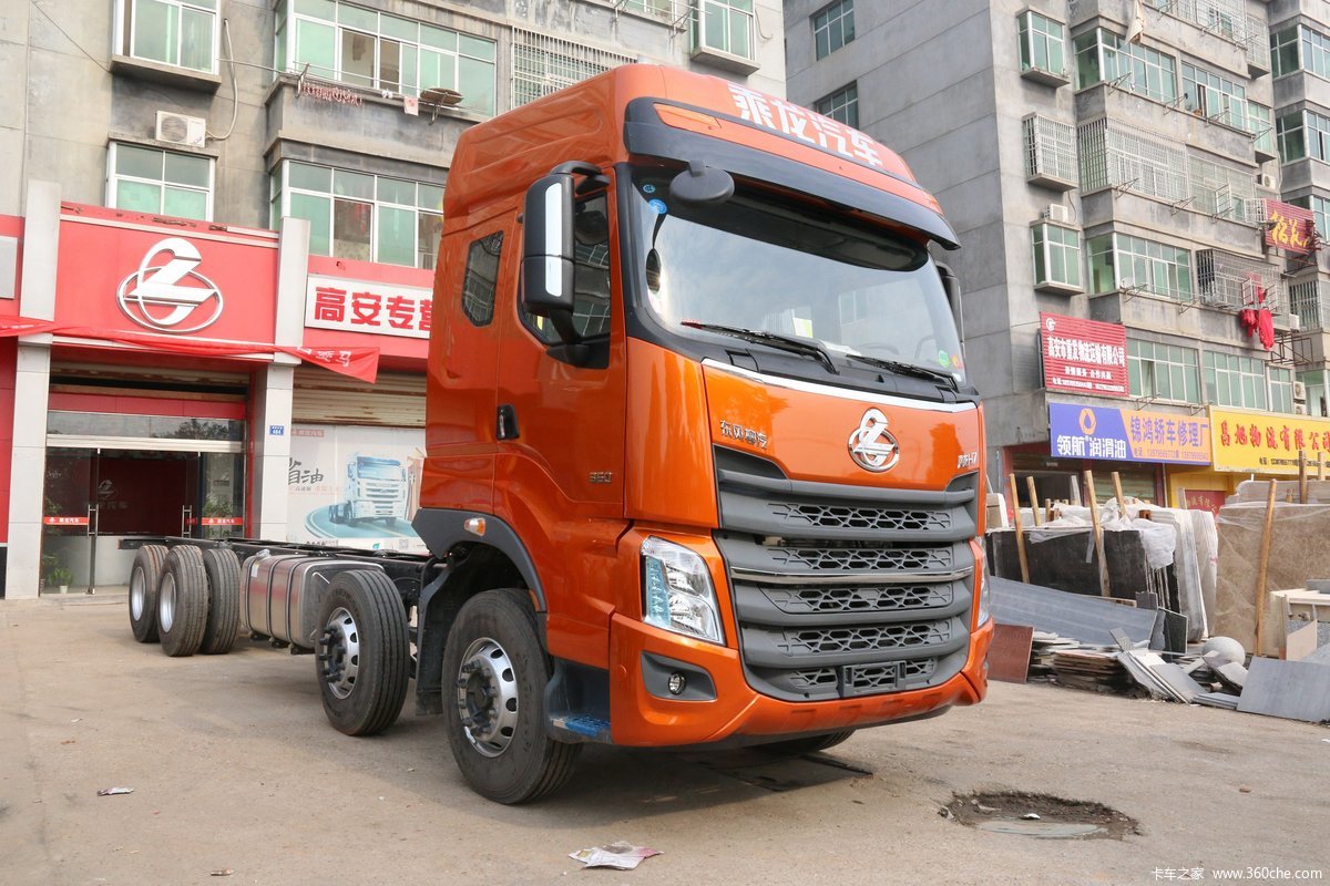 东风柳汽 乘龙H7重卡 350马力 8X4 9.6米载货车底盘