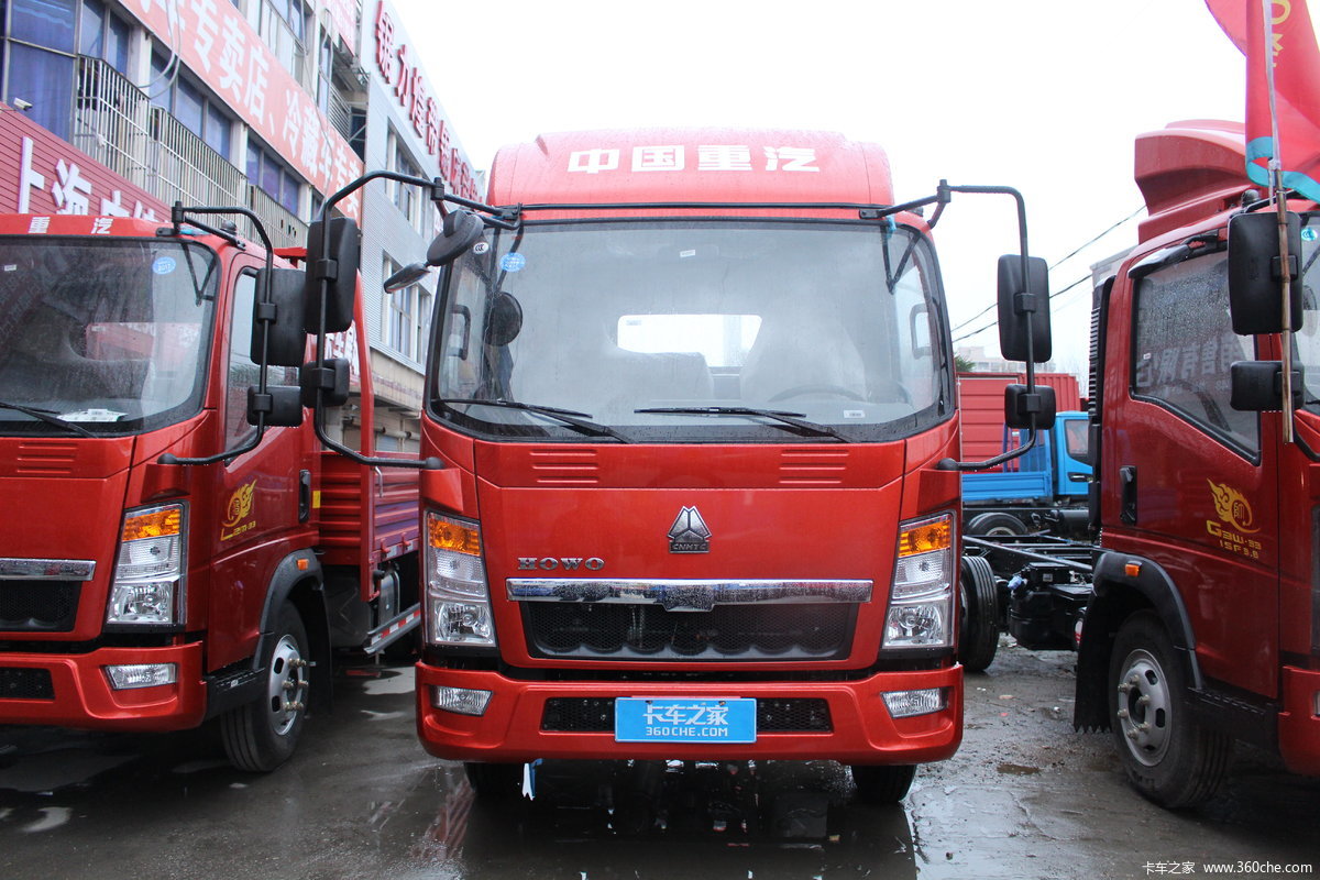 中国重汽HOWO 悍将 129马力 3.85米排半厢式轻卡底盘