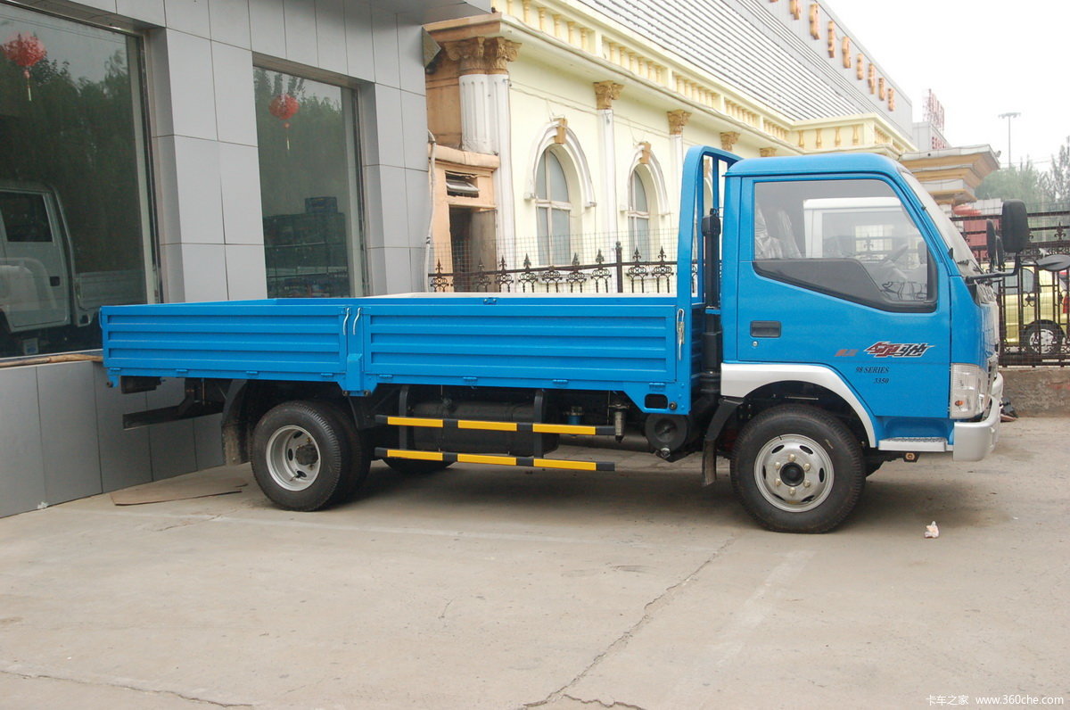 金杯 领驰 金杯领驰 103马力 4.3米单排栏板轻卡(宽体) 外观