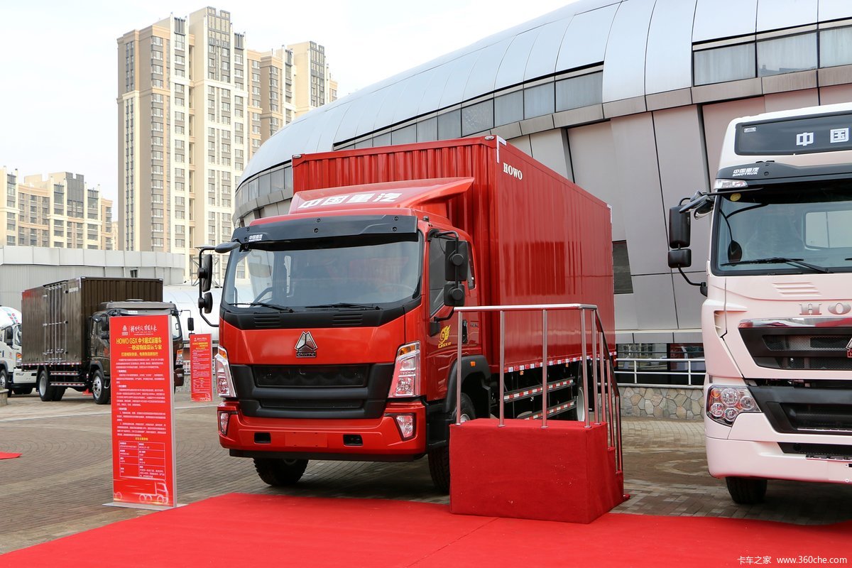 中国重汽HOWO G5X中卡 220马力 5.2米排半厢式载货车