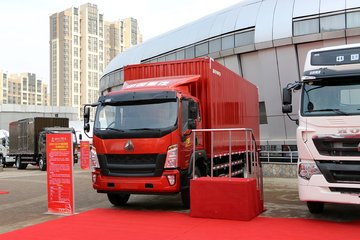 中国重汽HOWO G5X中卡 220马力 4X2 6.75米排半厢式载货车(ZZ5187XXYG521DE1)