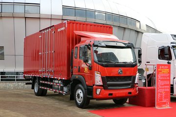 中国重汽HOWO G5X中卡 2018款 轻载版 210马力 4X2 8.15米厢式载货车(ZZ5147XXYG561DE1)