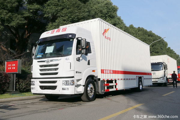 青岛解放 途V重卡 260马力 4X2 9.65米厢式载货车(10挡)(CA5180XXYP2K2L7E5A80)