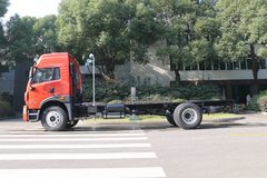 青岛解放 龙V中卡 180马力 4X2 6.7米栏板载货车底盘(升级版)(CA1189PK2L2E5A80)