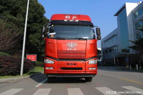 一汽解放 J6P重卡 复合型 420马力 8X4 9.5米仓栅式载货车(CA5310CCYP66K2L7T4E5)