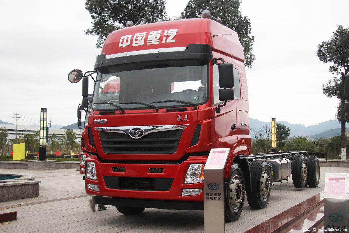 中国重汽 豪曼H5重卡 310马力 8X2 9.6米厢式载货车