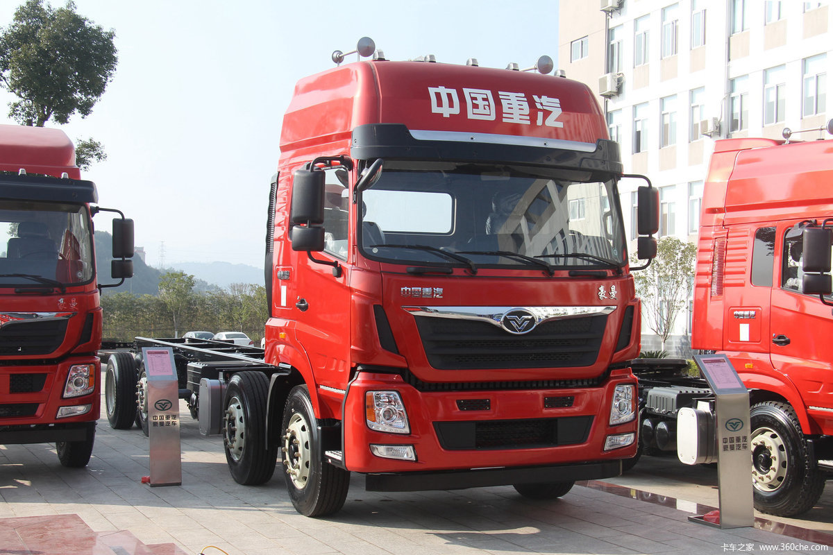 中国重汽 豪曼H5重卡 340马力 8X2 9.6米栏板载货车(457后桥)