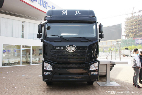 青岛解放 JH6重卡 375马力 8X4 9.5米载货车(CA1310P25K2L7T4E5A80)