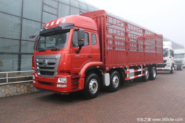 中国重汽 豪瀚J5G重卡 轻化量版 310马力 8X2 9.5米仓栅式载货车(ZZ5315CCYN46G3E1)