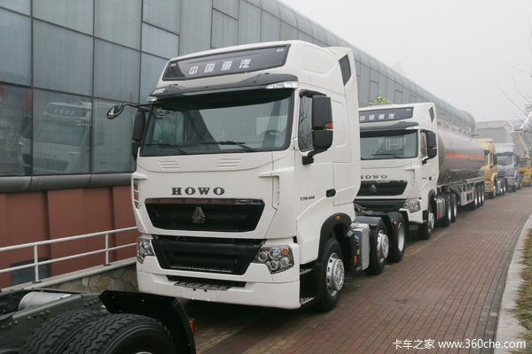 中国重汽 HOWO T7H重卡 540马力 6X2R牵引车(ZZ4257W323HE1)