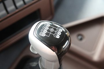 中国重汽 斯太尔d7b重卡 380马力 6x4牵引车(zz4253n3241e1bn)图片