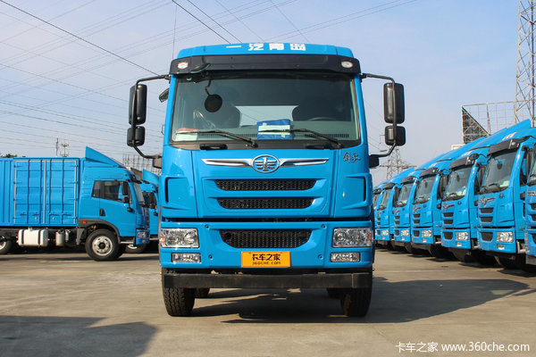 青岛解放 龙V重卡 220马力 6X2 9.6米仓栅式载货车(CA5250CCYPK2L7T3E5A80-1)