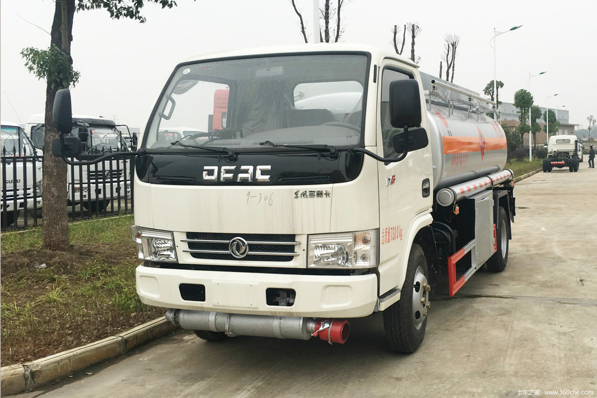 东风 多利卡D7 143马力 4X2 加油车(楚胜牌)