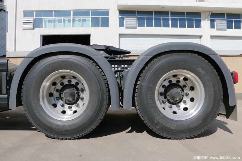 p系列重卡 410马力 6x4牵引车(型号p410)_实拍图片_466038_卡车之家