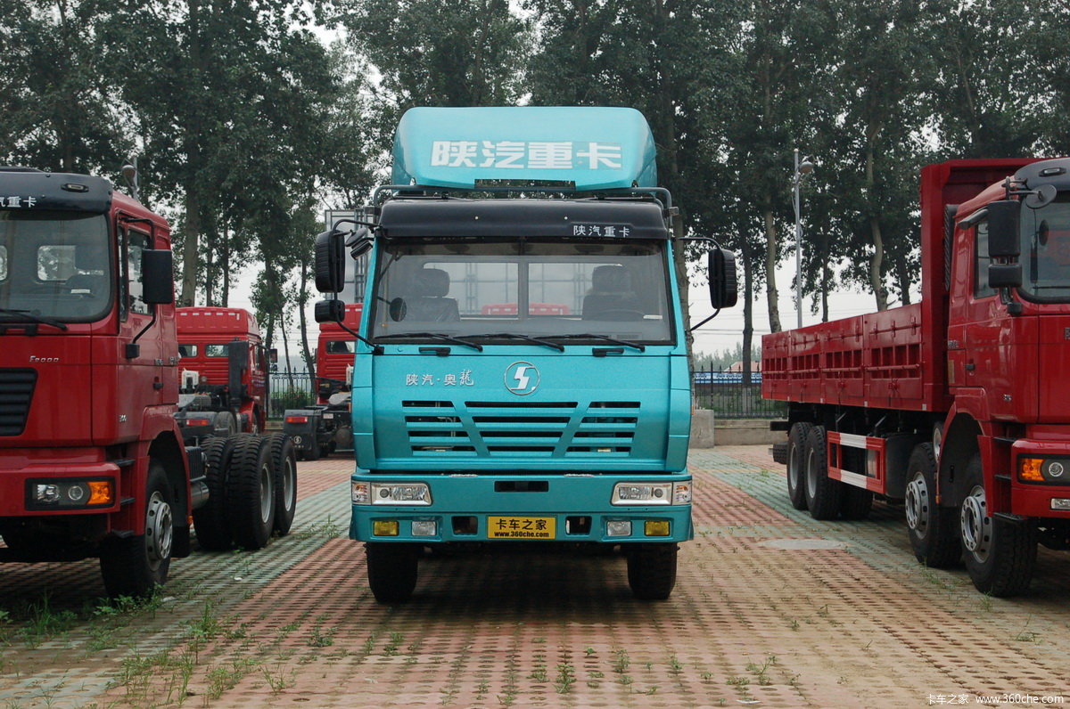 陕汽 奥龙重卡 375马力 6X4 7.4米栏板载货车