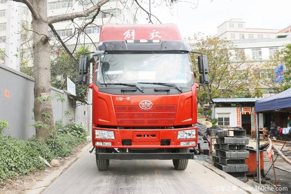 一汽解放 J6L中卡 220马力 6X2 7.7米栏板载货车(CA1250P62K1L5T3E5)