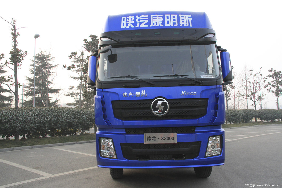陕汽重卡 德龙X3000 350马力 8X2 9.6米厢式载货车