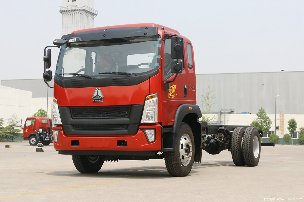 中国重汽HOWO G5X中卡 210马力 6.2米排半厢式载货车底盘