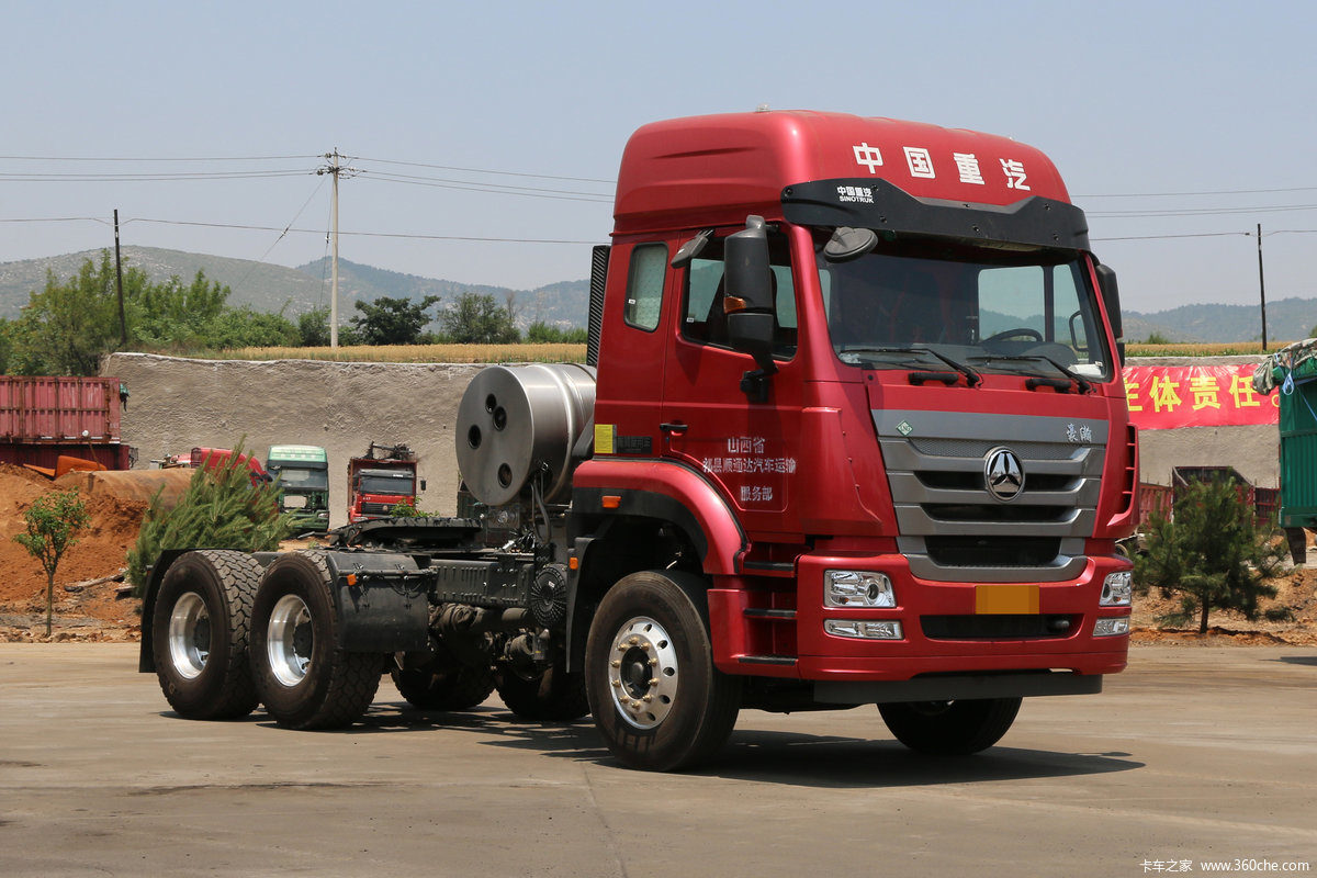 中国重汽 豪瀚J7G重卡 430马力 6X4 LNG牵引车