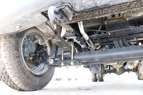 5米双排栏板微卡(dfa1020d50q5)底盘图片