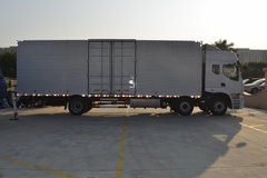 东风柳汽 乘龙M5重卡 270马力 6X2 9.6米厢式载货车(LZ5200XXYM3CB)