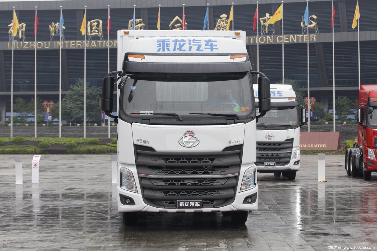 东风柳汽 乘龙H7重卡 420马力 8X4 9.47米厢式载货车