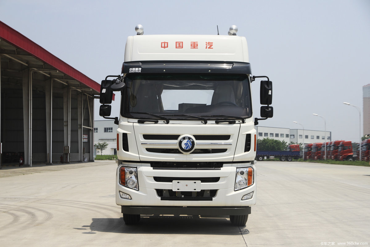 中国重汽成都商用车(原重汽王牌) W5B重卡 340马力 6X2牵引车