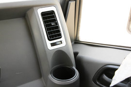 轩德X9 冷藏车驾驶室                                               图片