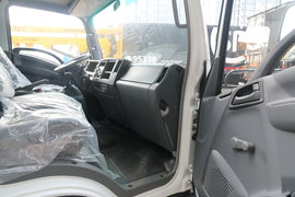 五十铃KV600 冷藏车驾驶室                                               图片