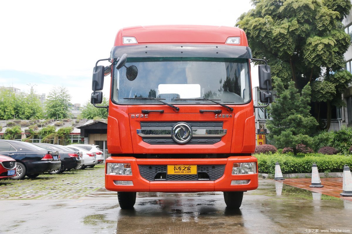 东风 多利卡D9 220马力 4X2 6.8米厢式载货车(国六)