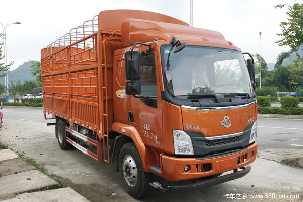 东风柳汽 乘龙L3 160马力 4X2 6.2米排半仓栅式载货车(LZ5160CCYM3AB)