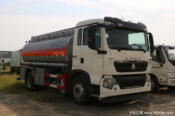 中国重汽 HOWO T5G 210马力 4X2 油罐车底盘(ZZ1167K501GE1)