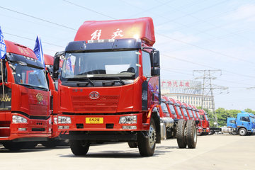 一汽解放 J6L中卡 质惠版 220马力 7.7米厢式载货车(CA5180XXYP62K1L5E5)