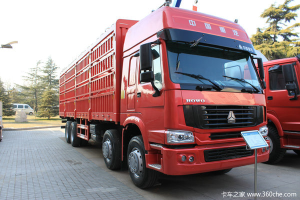 图为中国重汽 howo 336马力 8x4 仓栅载货车