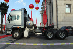 中国重汽 豪瀚J7G重卡 430马力 6X4 LNG牵引车(ZZ4255N3847E1L)