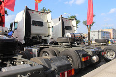 中国重汽 HOWO T7H重卡 540马力 6X4牵引车(ZZ4257W324HE1B)