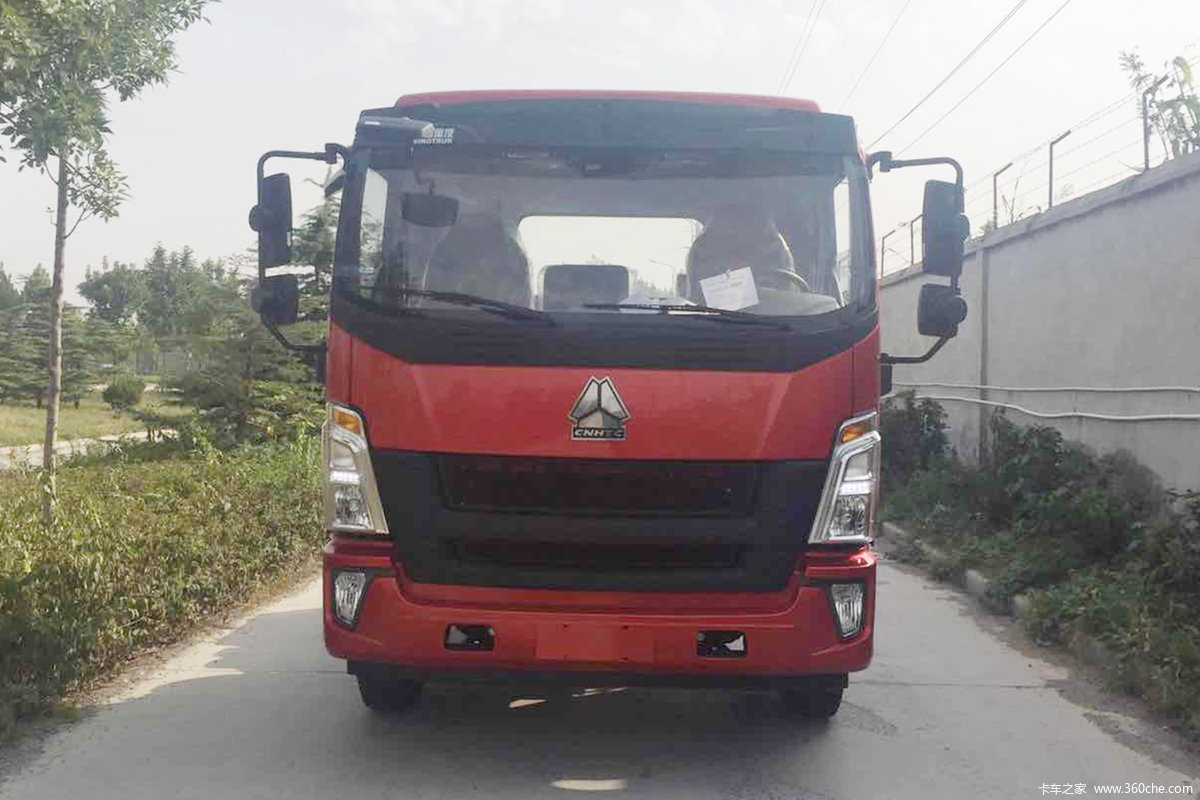 中国重汽HOWO G5X中卡 轻载版 180马力 6.2米排半仓栅式载货车