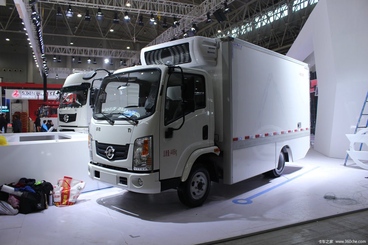 东风华神 T1 4.5T 4.1米单排纯电动冷藏车