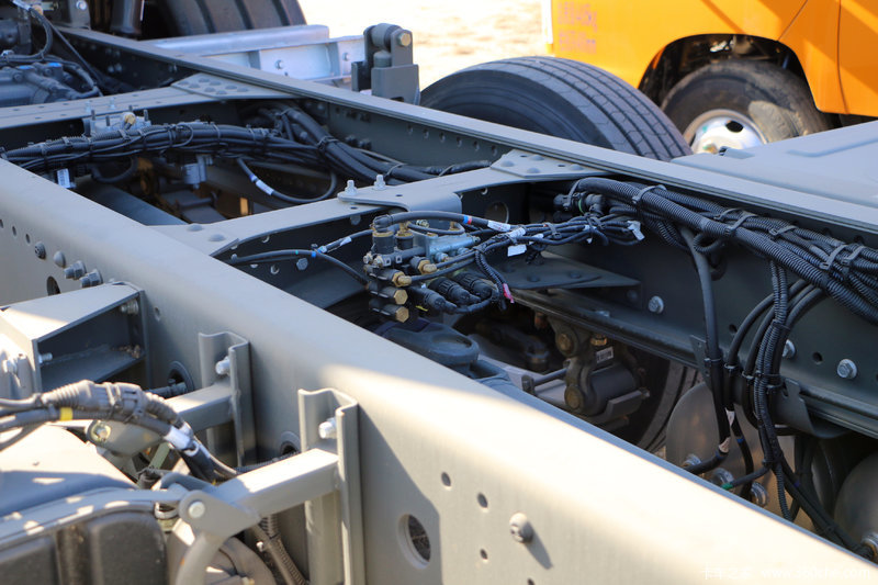 【图】中国重汽 汕德卡sitrak c5h重卡 340马力 8x4 8.