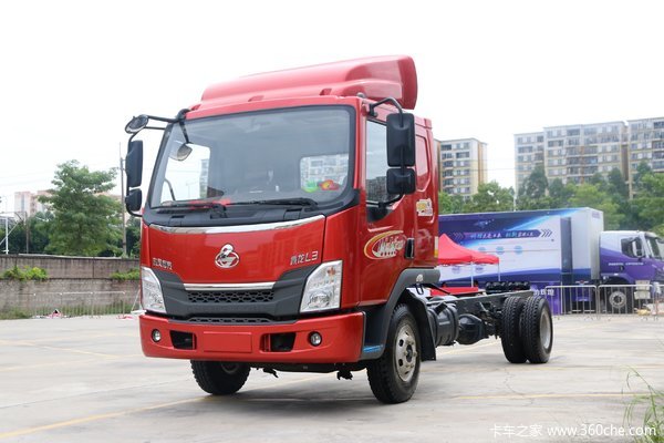 东风柳汽 乘龙L3 160马力 4X2 5.8米排半栏板载货车底盘(LZ1092L3AB)