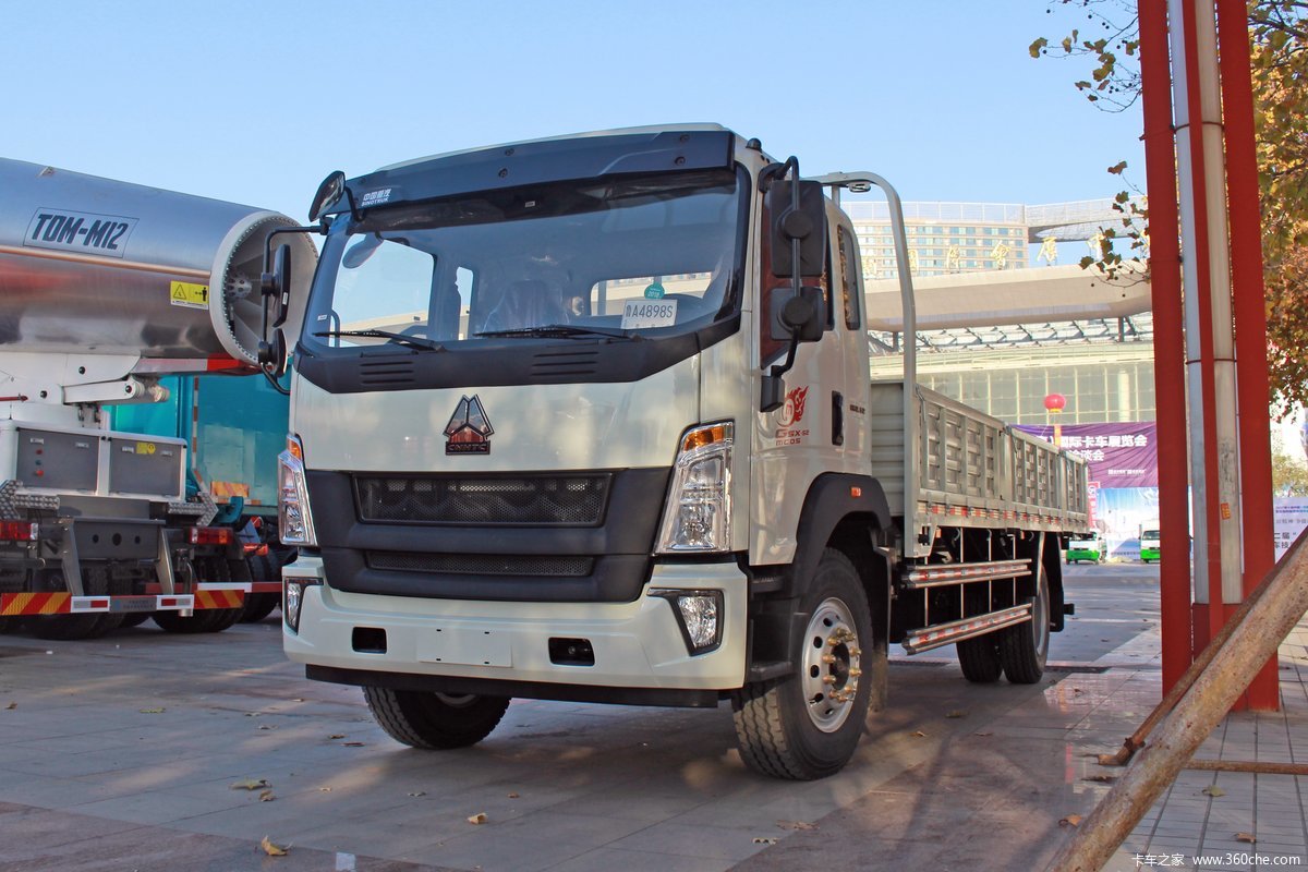 中国重汽HOWO G5X中卡 2018款 超能版 210马力 4X2 6.75米栏板载货车
