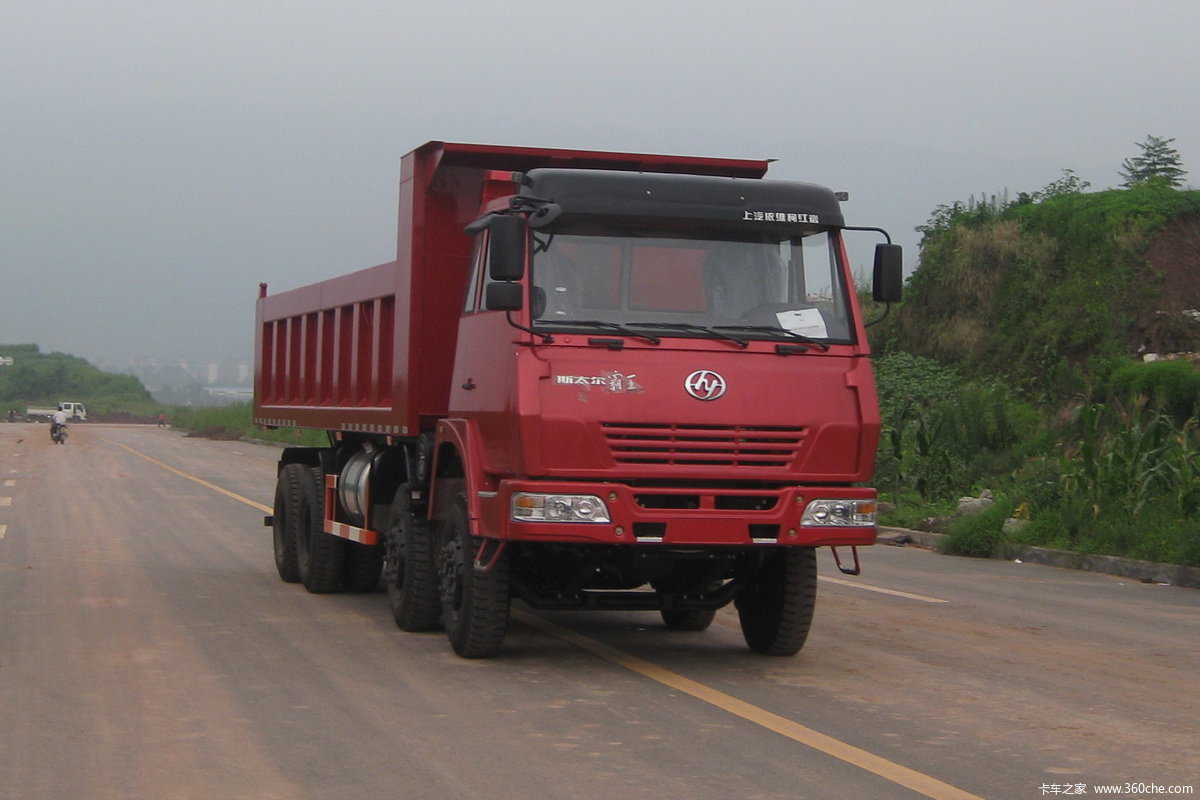 红岩 斯太尔重卡 290马力 8X4 7.4米自卸车