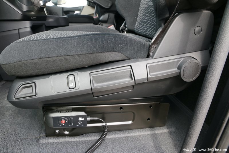 【图】奔驰 新Actros重卡 420马力 6X2R公路牵