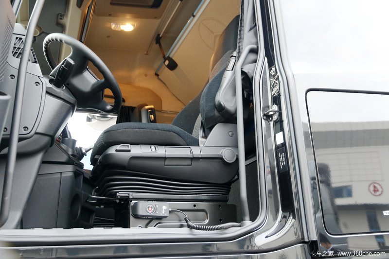 【图】奔驰 新Actros重卡 420马力 6X2R公路牵