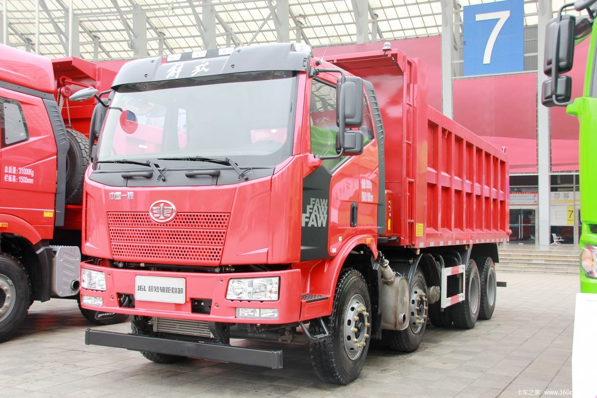 一汽解放 J6L重卡 320马力 8X4 6.2米自卸车(大柴)